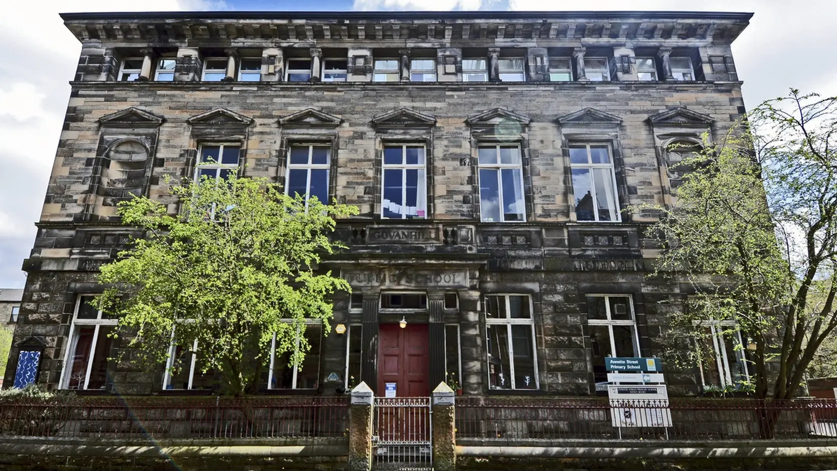 Reč je o Anette Street Primary School v Glasgowe.