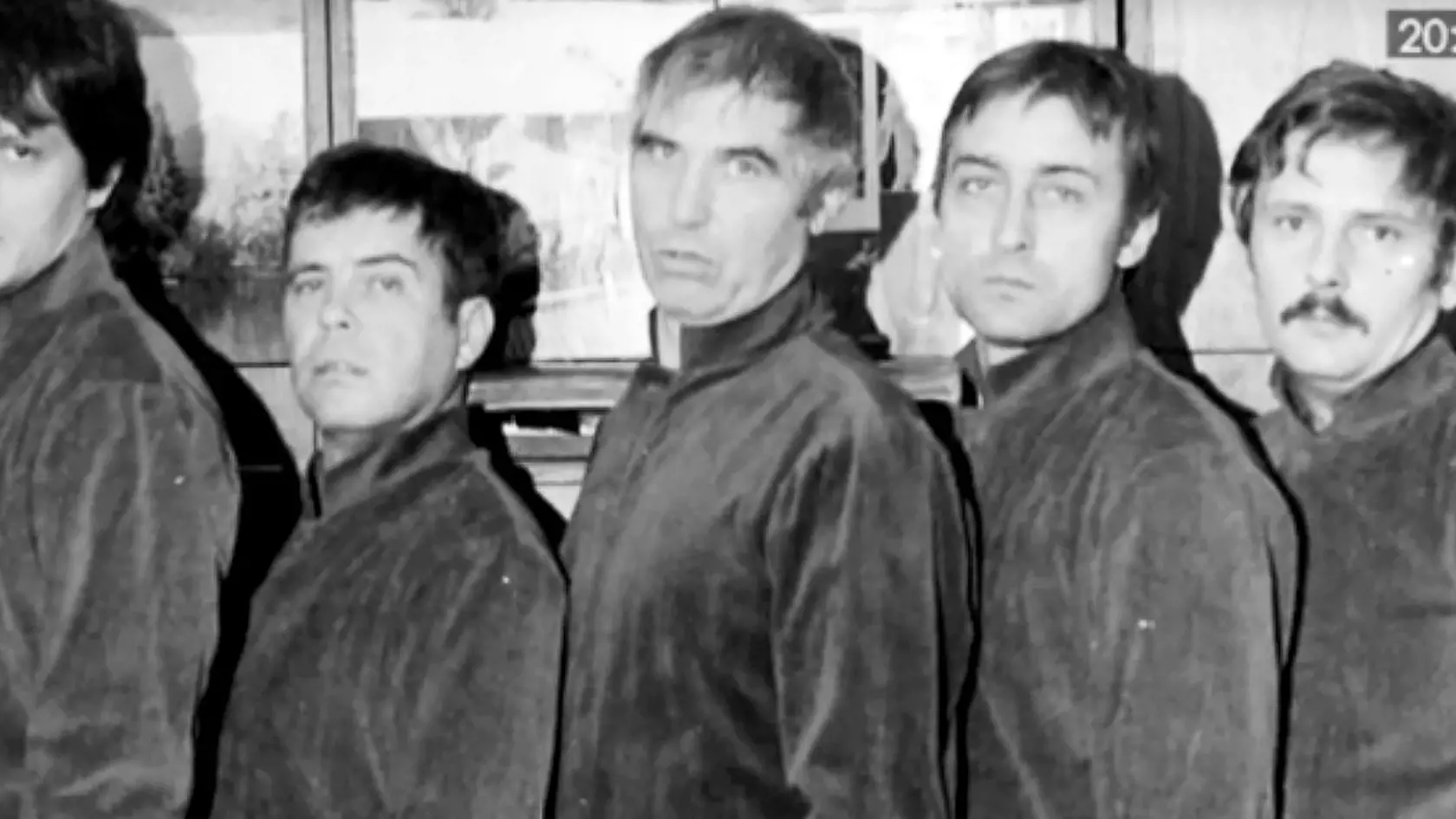 Šatňa 42. Jozef Adamovič, Oldo Hlaváček, Juraj Sarvaš, Michal Dočolomanský a Juraj Slezáček.