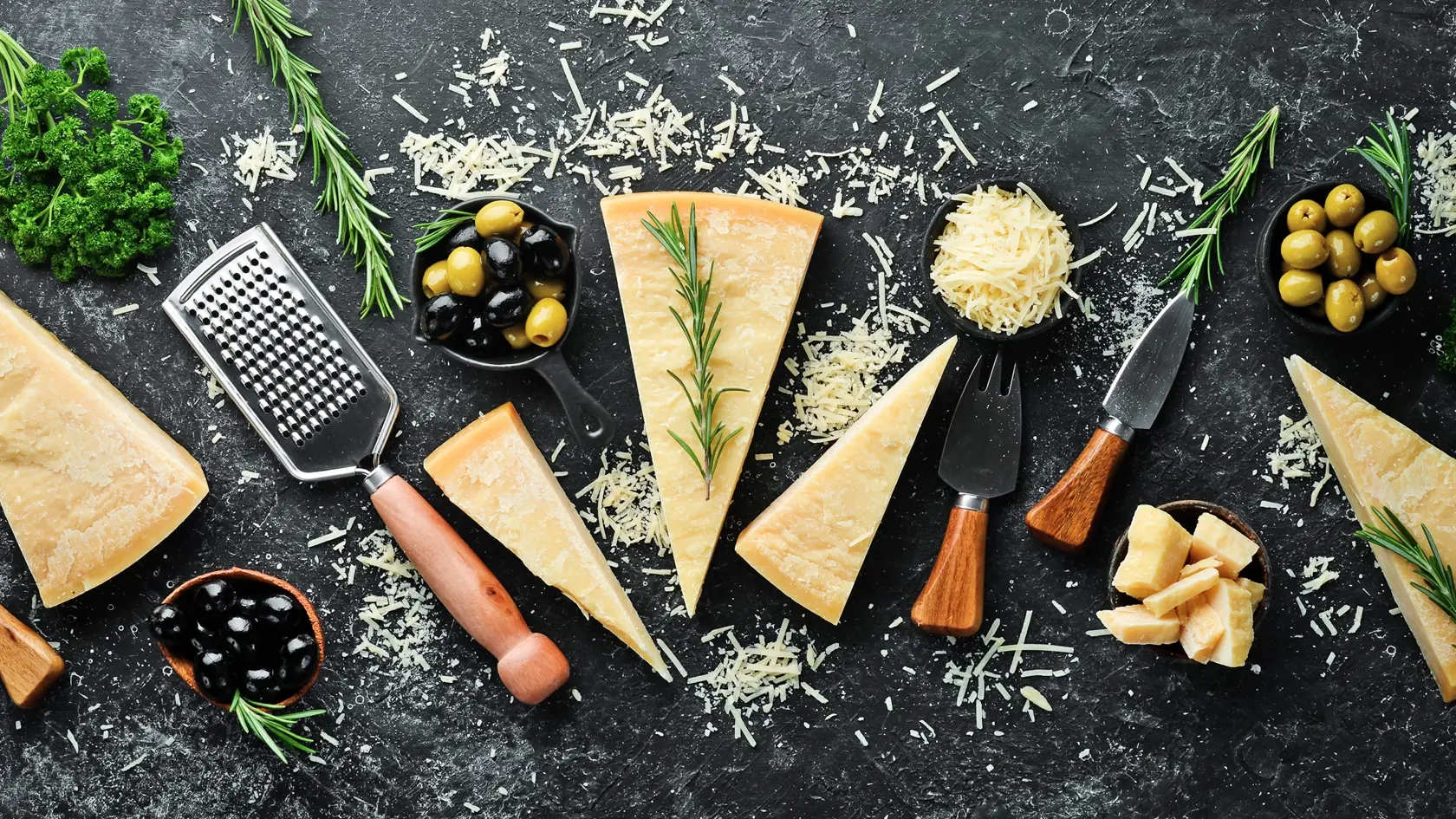 Tvrdý parmezán je lahôdka.