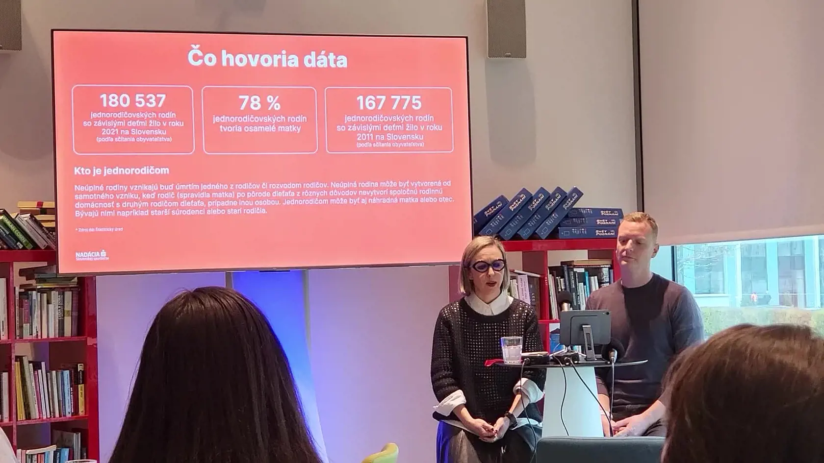 Jednorodičovské domácnosti majú problém prežiť z mesiaca na mesiac. Existuje riešenie?