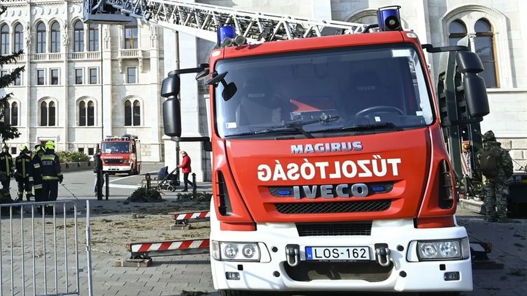 Pre požiar v stredu evakuovali jedno z najväčších nákupných centier v Budapešti. Podľa servera infostart.hu horelo v Arena Mall na ulici Kerepesi v 8. budapeštianskom obvode, informuje spravodajca TASR v Budapešti. (Ilustračné foto)