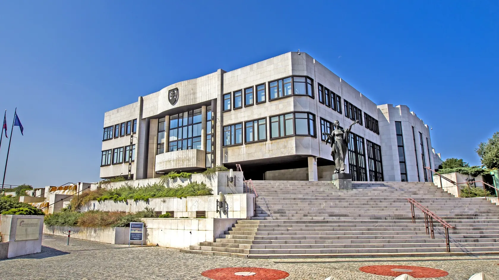 Parlament bude mať v stredu ceremóniu so 150 zvolenými poslancami.
