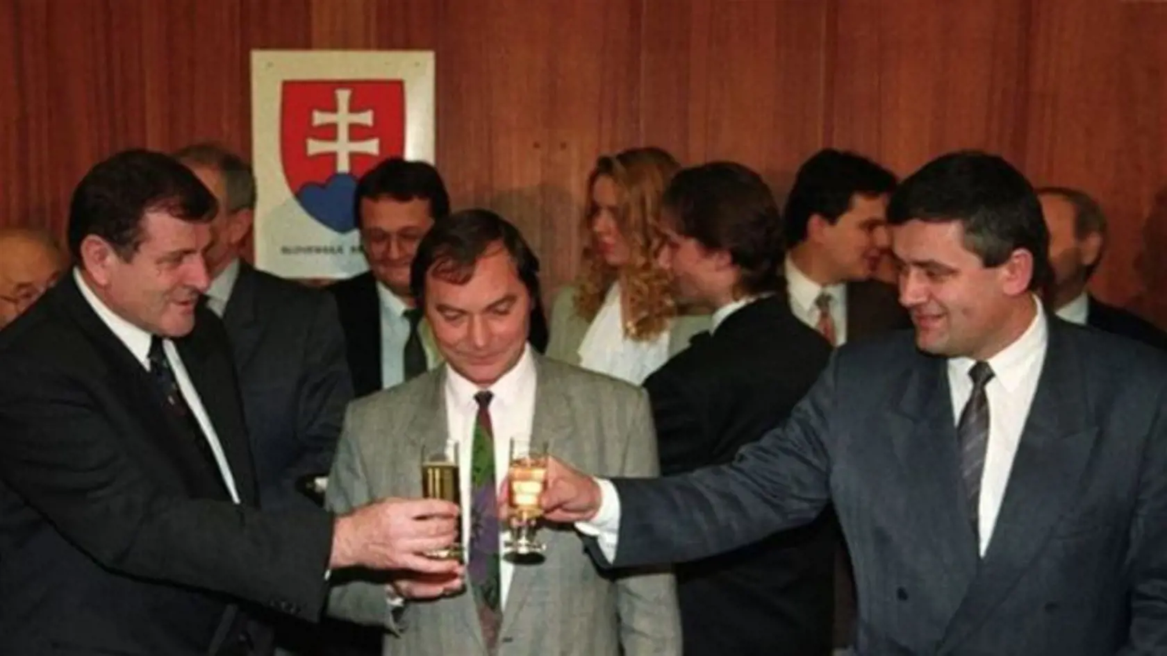 Trojkoalícia: (zľava) Vladimír Mečiar, Ján Ľupták, Ján Slota  1995Ján Ľupták v období najväčšej slávy.
