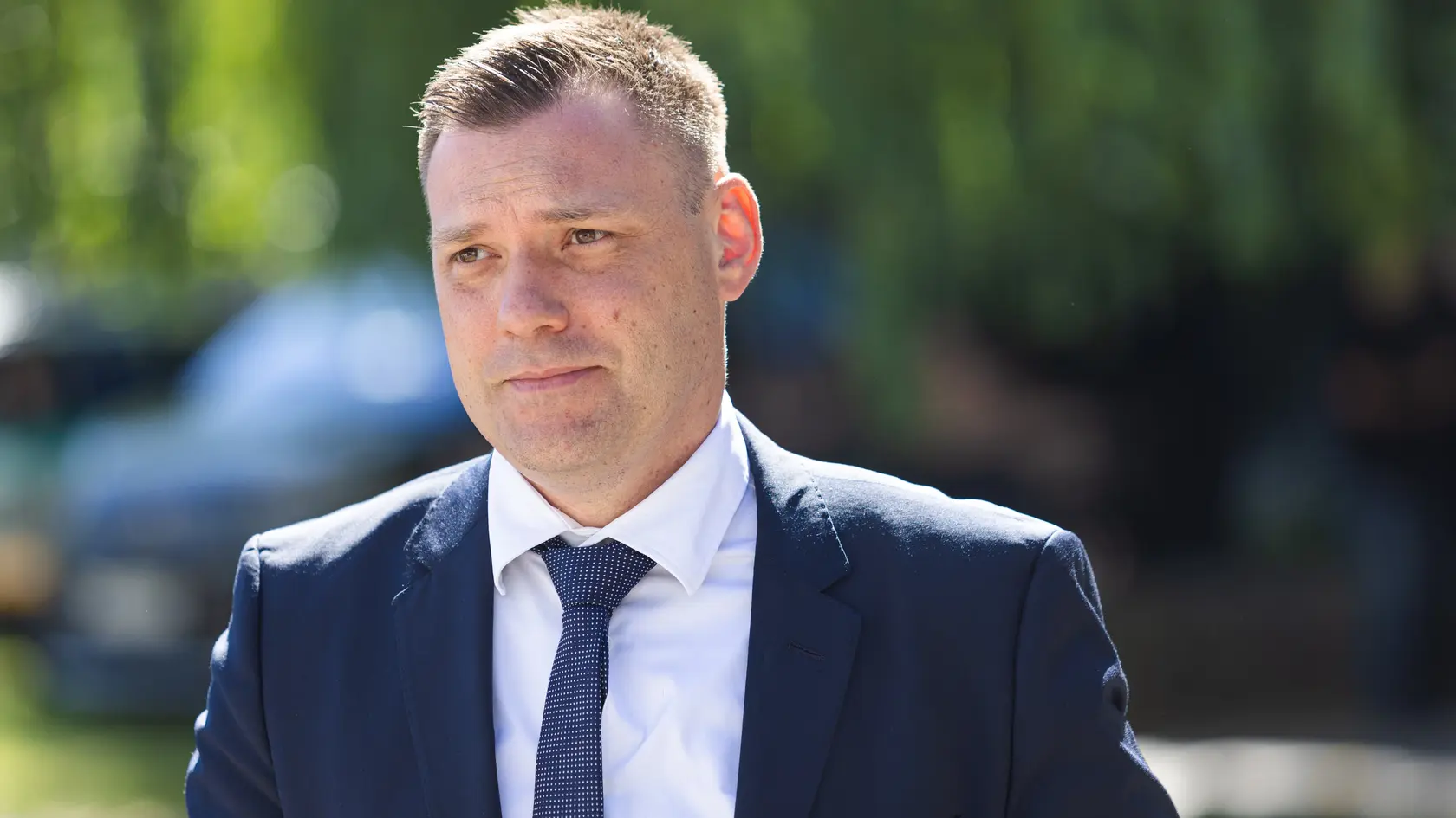 Na snímke podpredseda vlády a minister životného prostredia SR Tomáš Taraba (nominant SNS) pred začiatkom výjazdového rokovania vlády SR v meste Púchov v stredu 2. júla 2025.