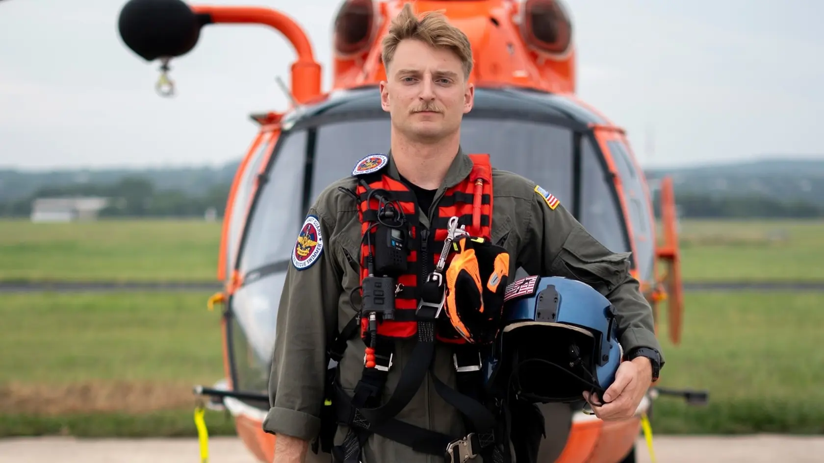 Scott Ruskan (26) je plavčíkom pobrežnej stráže.