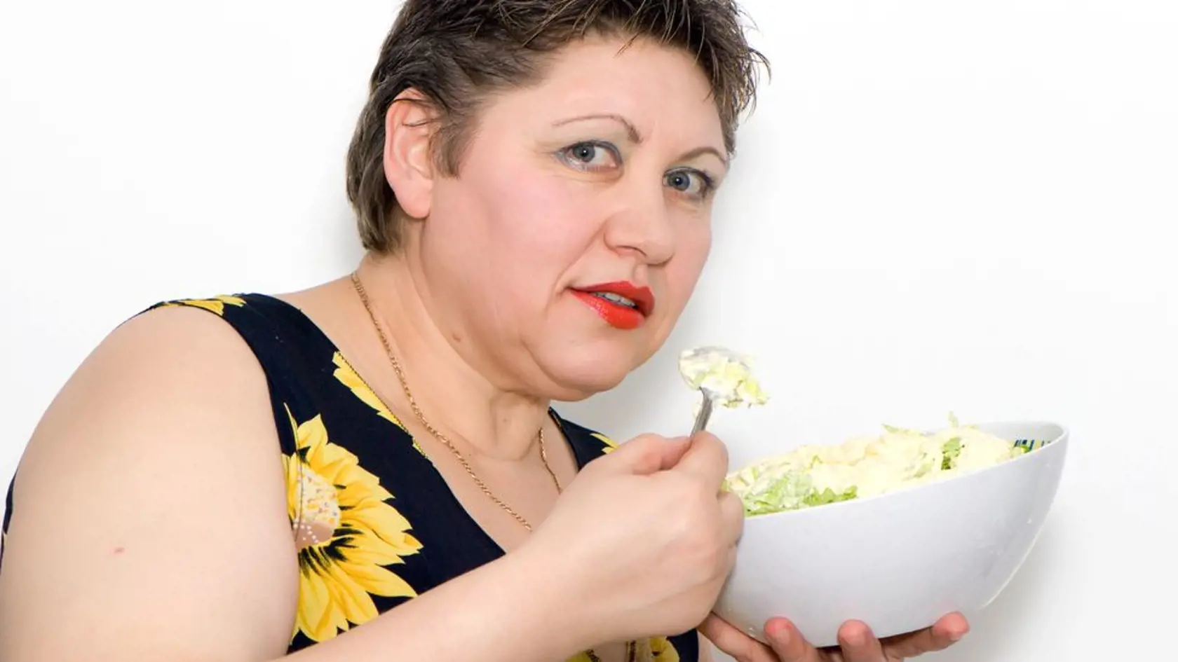 Čítanie, sledovanie mobilu či televízie, počúvanie hudby počas jedla vedú k obezite.
