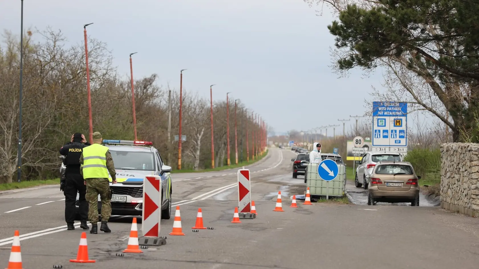 Situácia na slovensko-maďarských hraniciach počas opatrení proti slintačke a krívačke 8. apríla 2025.
