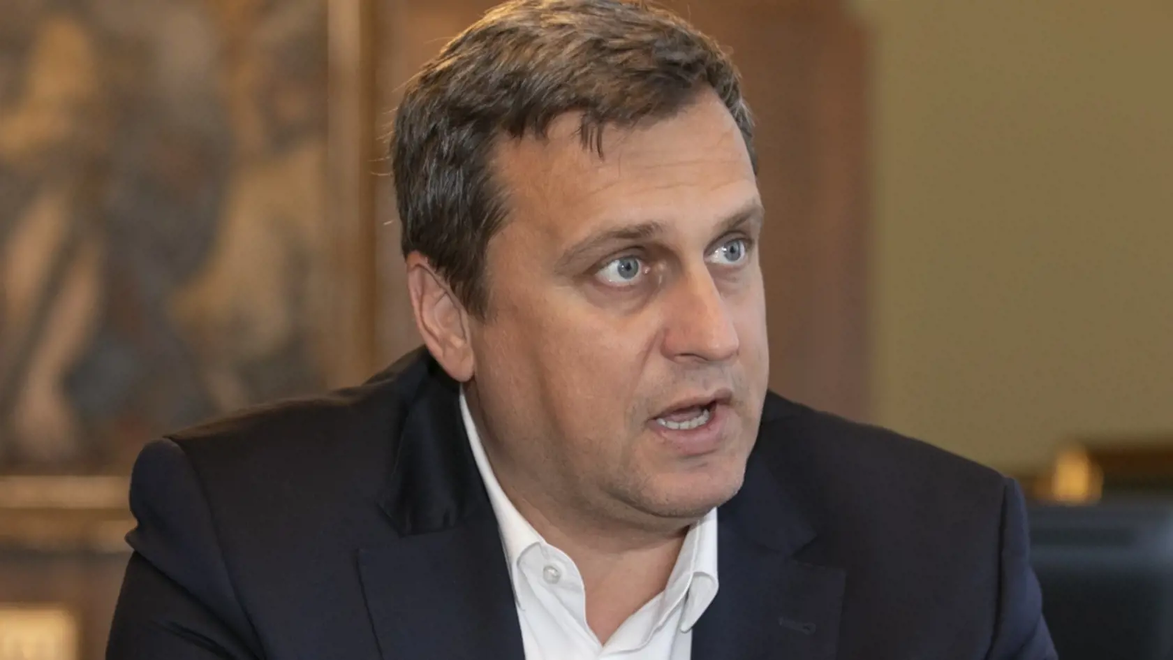 Predseda parlamentu Andrej Danko vo svojej kancelárii počas exkluzívneho rozhovoru pre Plus Jeden Deň.