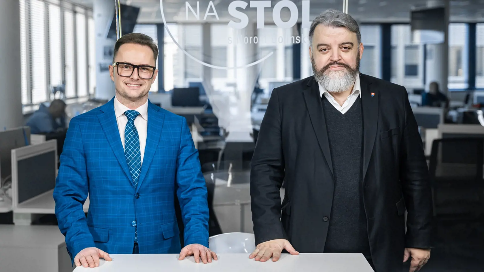 Diskusná relácia "Karty na stôl", ktorej hosťami boli Miroslav Řádek a Eduard Chmelár.