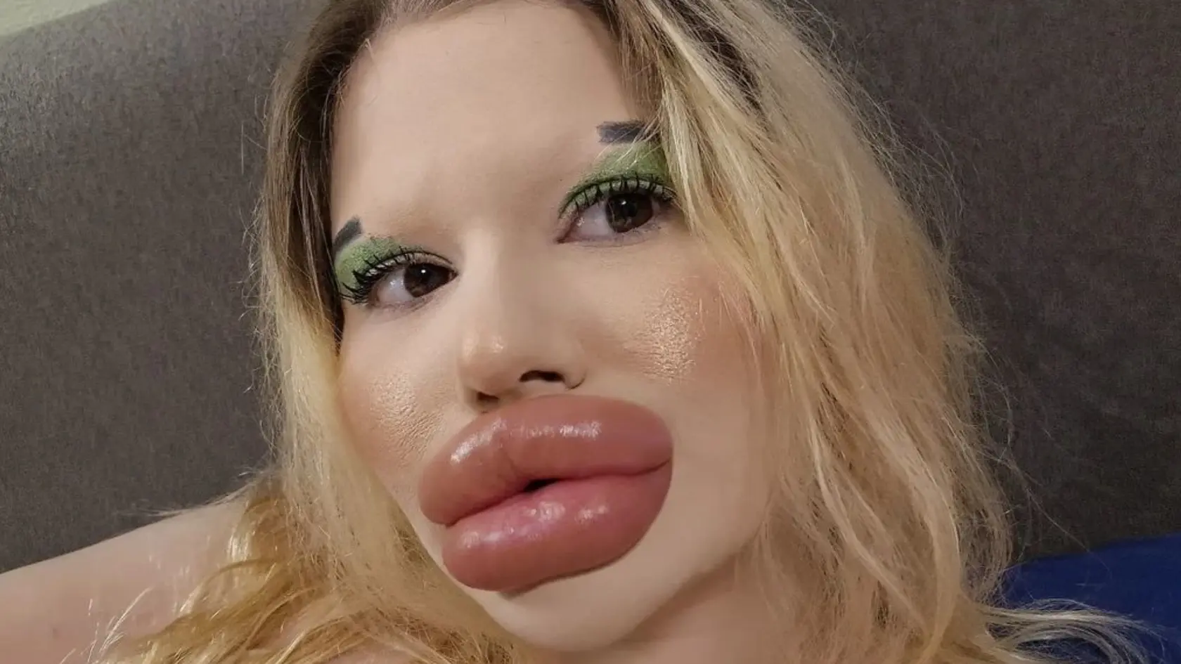 Andrea sa na svoje skutočné ja už ani nepodobá.