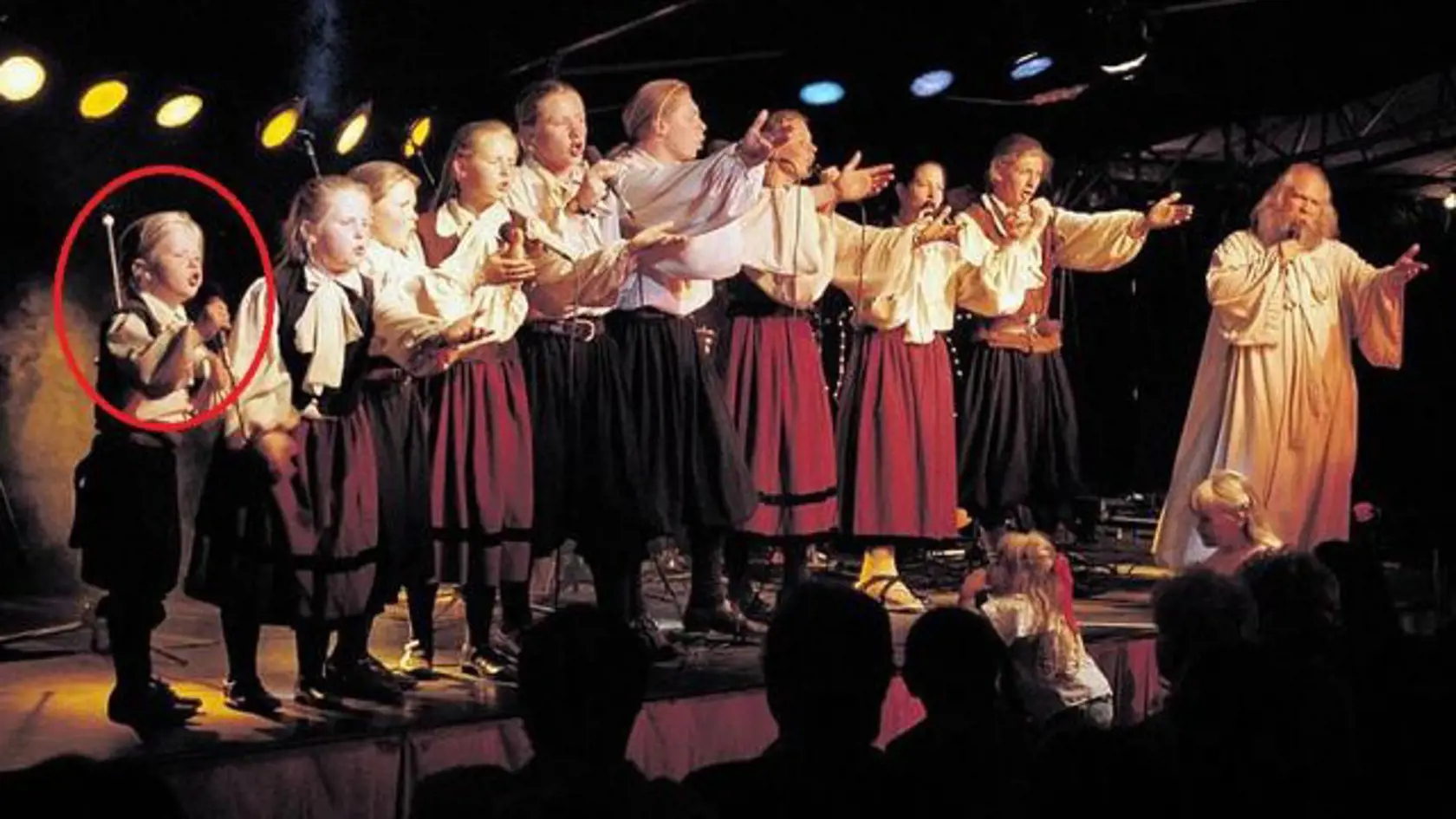 Fanúšičky z rozkošného blond Angela (na foto v krúžku) pred rokmi omdlievali, ale dnes by ho možno ani nespoznali.