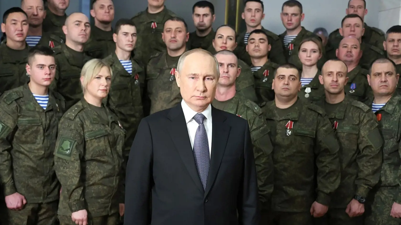 Prejav Ruského prezidenta Vladimira Putina je plný otázok. Okolo neho údajne nestáli vojaci.