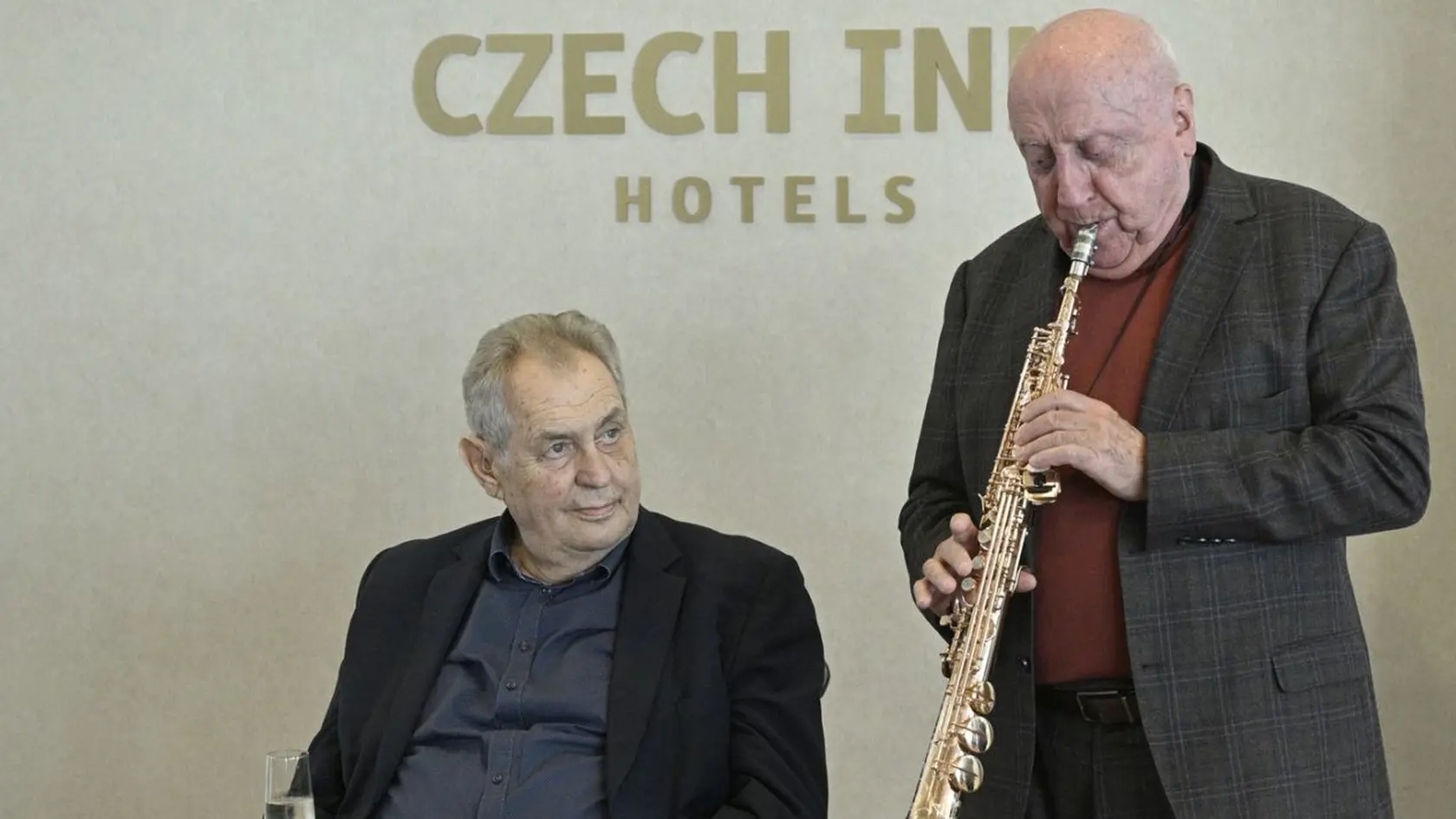 Miloš Zeman a Felix Slováček na krste knihy Cirkus Fiala. 