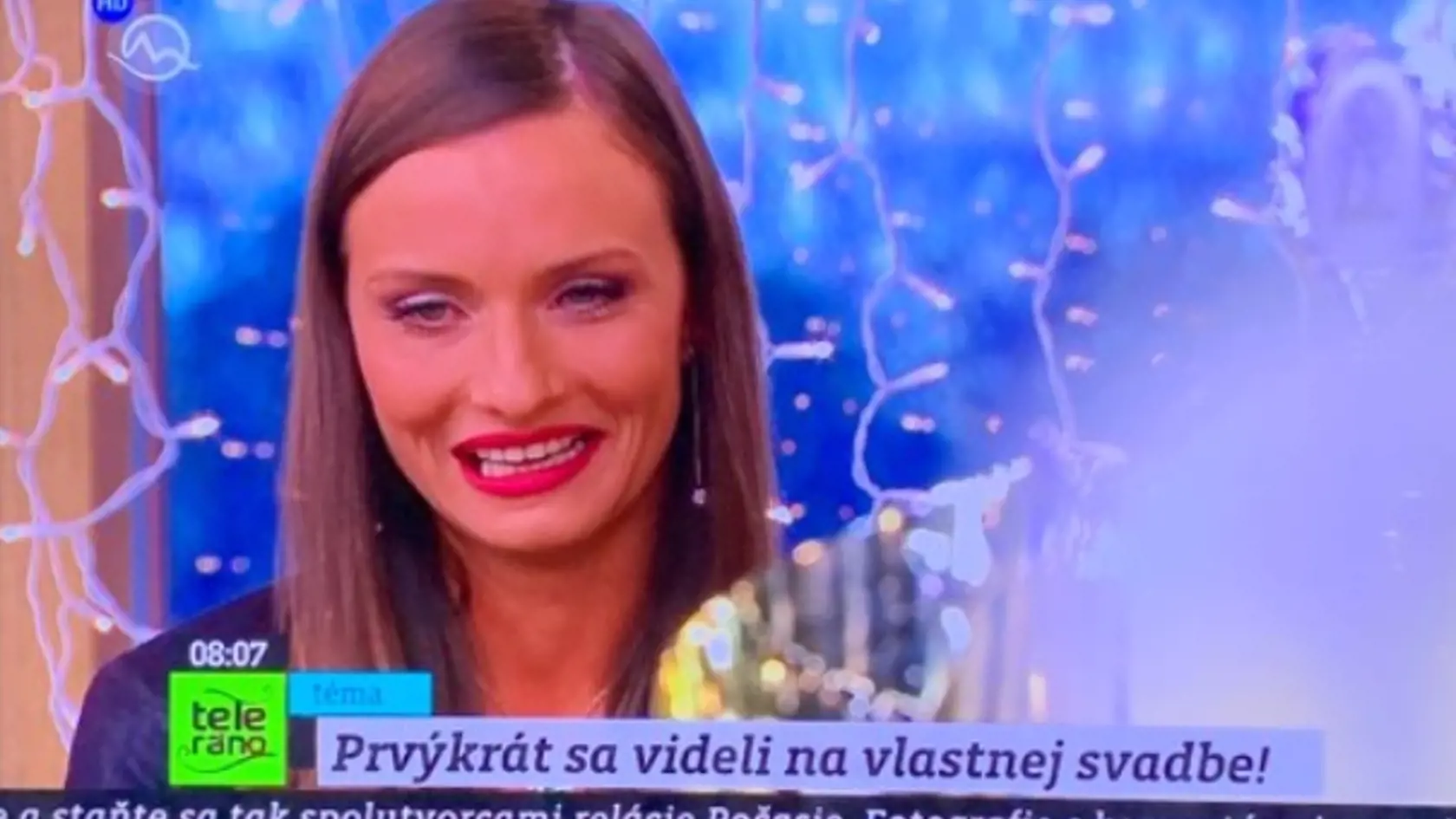 Z blondínky Lucie je najnovšie brunetka.