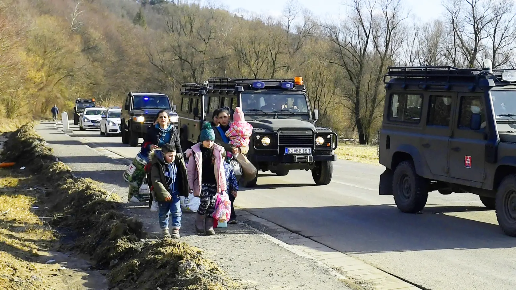 Na snímke vojnoví utečenci z Ukrajiny prichádzajú do obce Ubľa, 27. februára 2022.