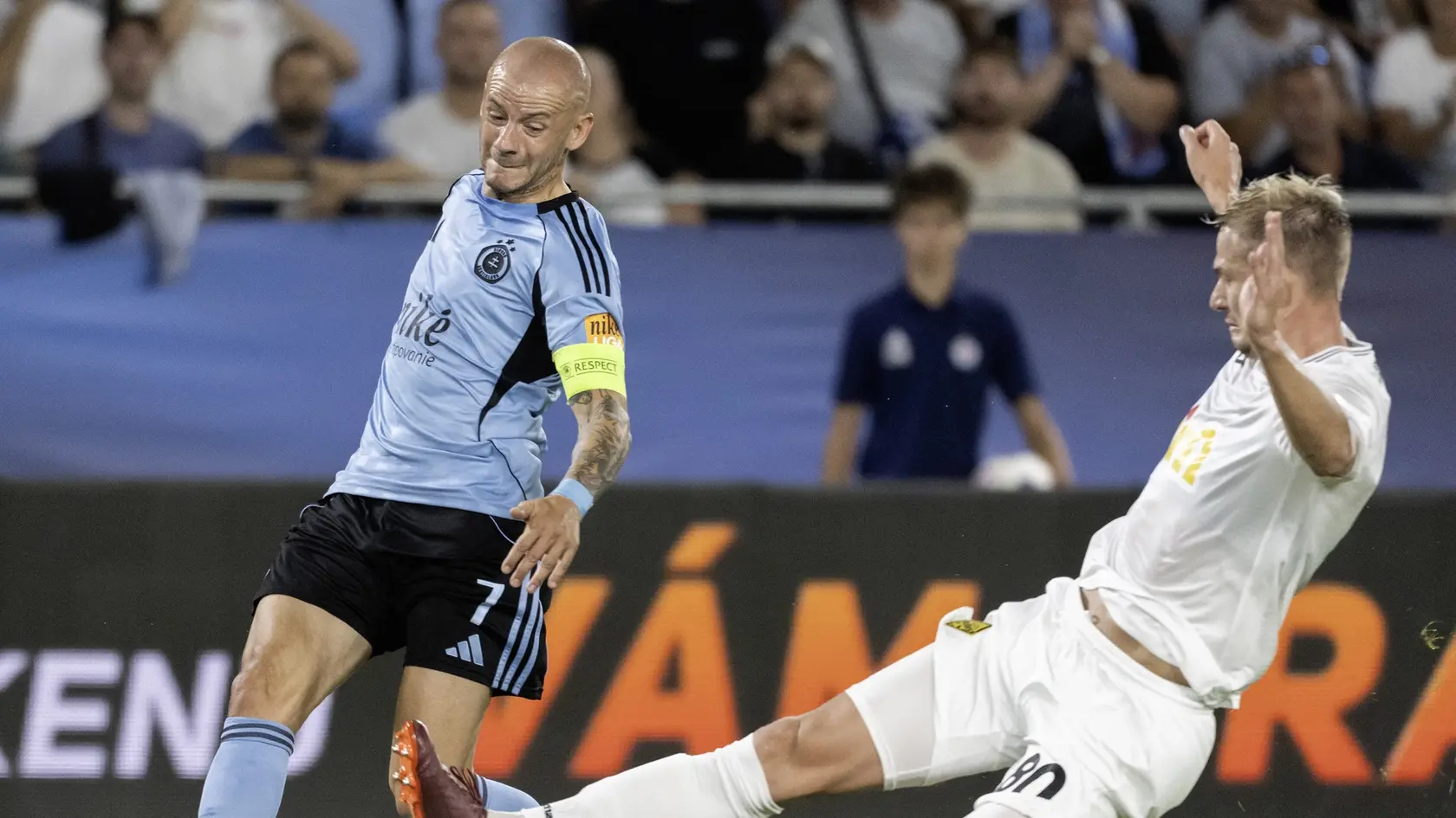 Na snímke zľava kapitán Vladimír Weiss ml. (Slovan) a Egor Sorokin (Almaty) bojujú o loptu.