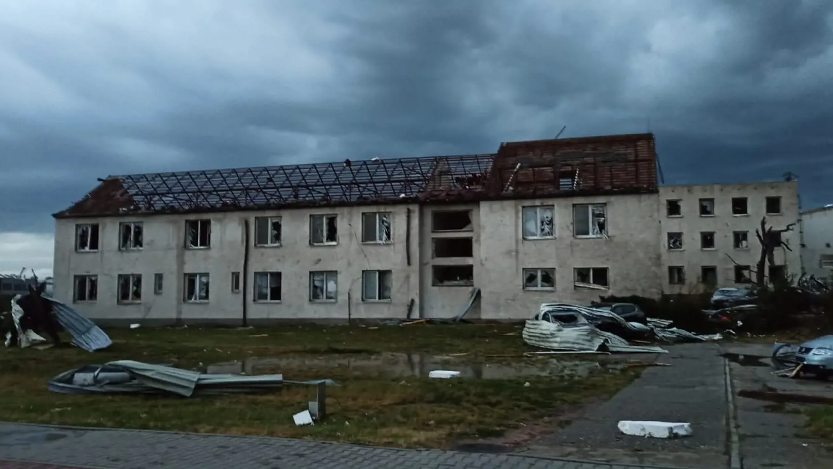 Južnou Moravou sa prehnalo tornádo.