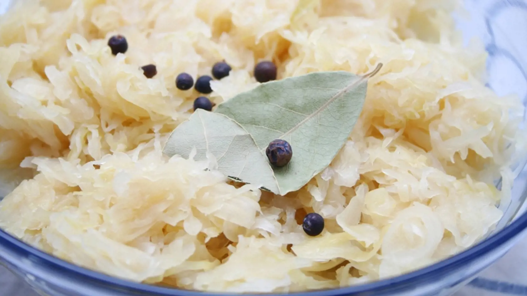 Kyslá kapusta obsahuje okrem vitamínu C aj B a E.