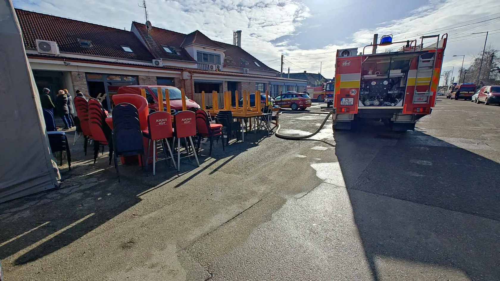 V Červeníku pri Hlohovci zachvátil oheň reštauráciu