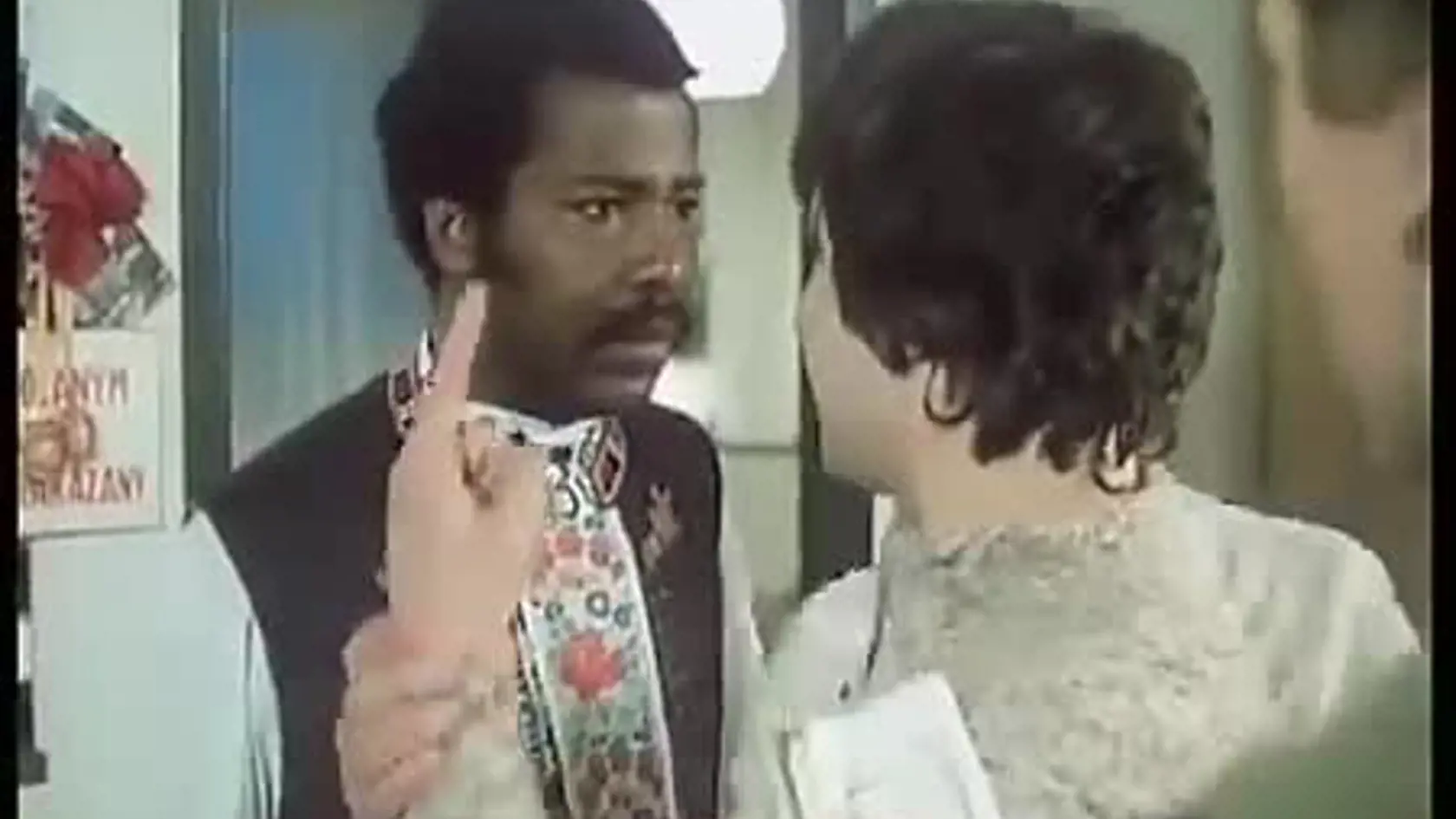 Joseph Dielle, africký študent medicíny, sa do dejín českého filmu zapísal svojou úlohou v seriáli Básnici. Narodil sa v Konžskej republike ako jedno z dvadsiatich detí. Ako však žije dnes? Bohatstvo už nemá a všetko mu zničila vojna.