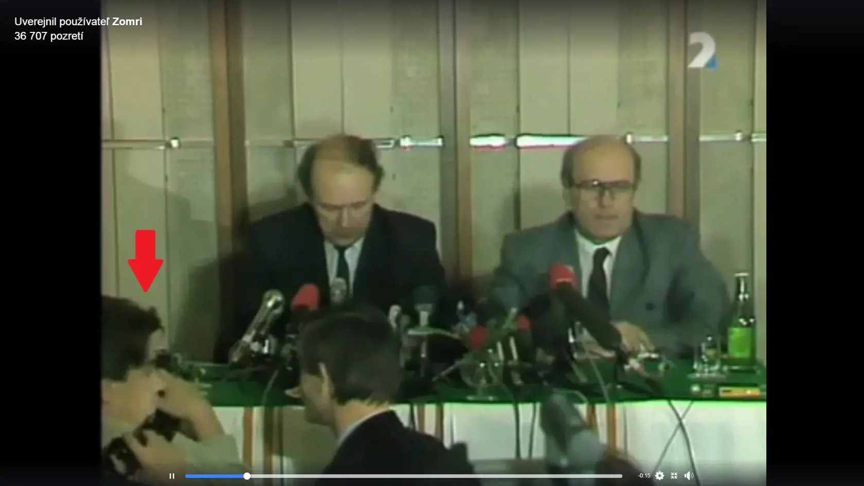 December 1989: Marian Kočner s foťákom zaznamenával výstup vtedajšieho predsedu česko-slovenskej vlády národného porozumenia vytvorenej po nežnej revolúcii Mariána Čalfu.