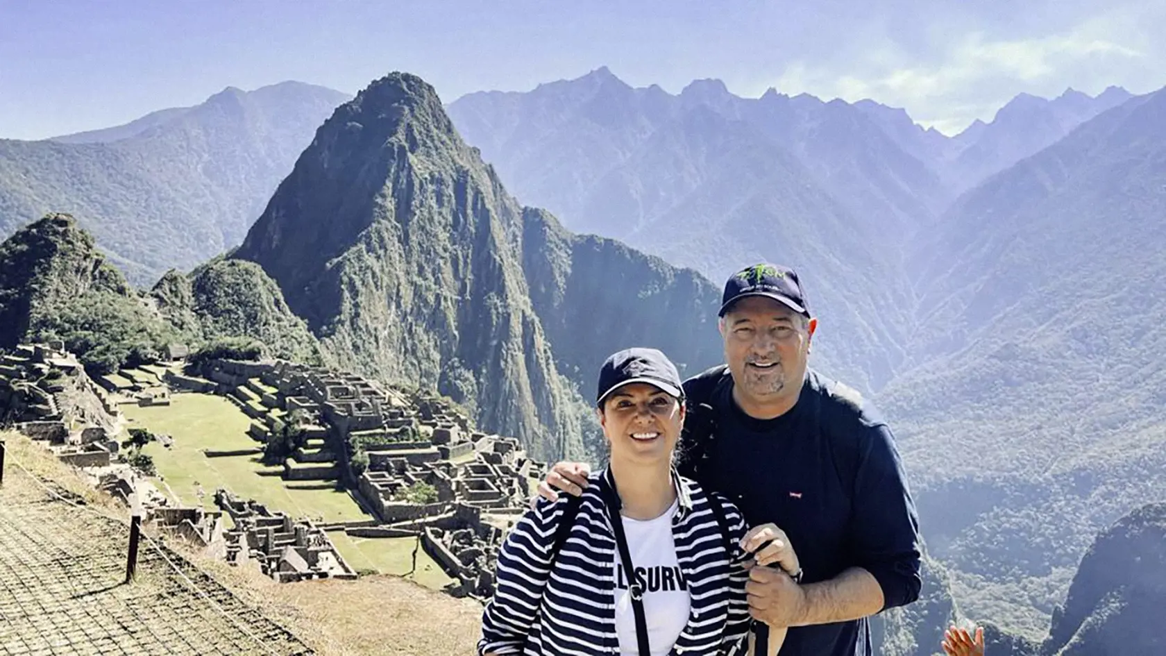 2023 
Sen je dokončený. Vďaka výstupu na Machu Picchu sa môžu chváliť návštevou všetkých siedmich divov sveta.