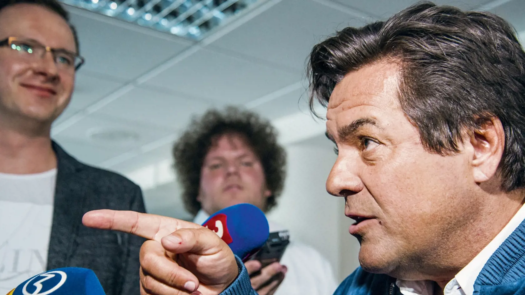 Na snímke podnikateľ Marián Kočner počas rozhovoru pre média po skončení súdneho pojednávania v spore týkajúcom sa zmeniek, ktorých vyplatenie žiada od exriaditeľa Markízy Pavla Ruska v Bratislave  16. apríla 2018.