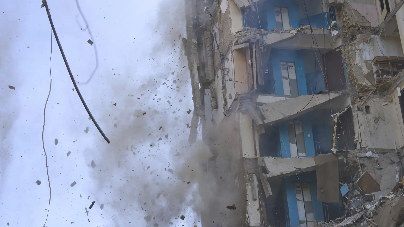 Ruské nočné (17.6.) dronové a raketové útoky na hlavné mesto Kyjev si vyžiadali najmenej 14 obetí na životoch.