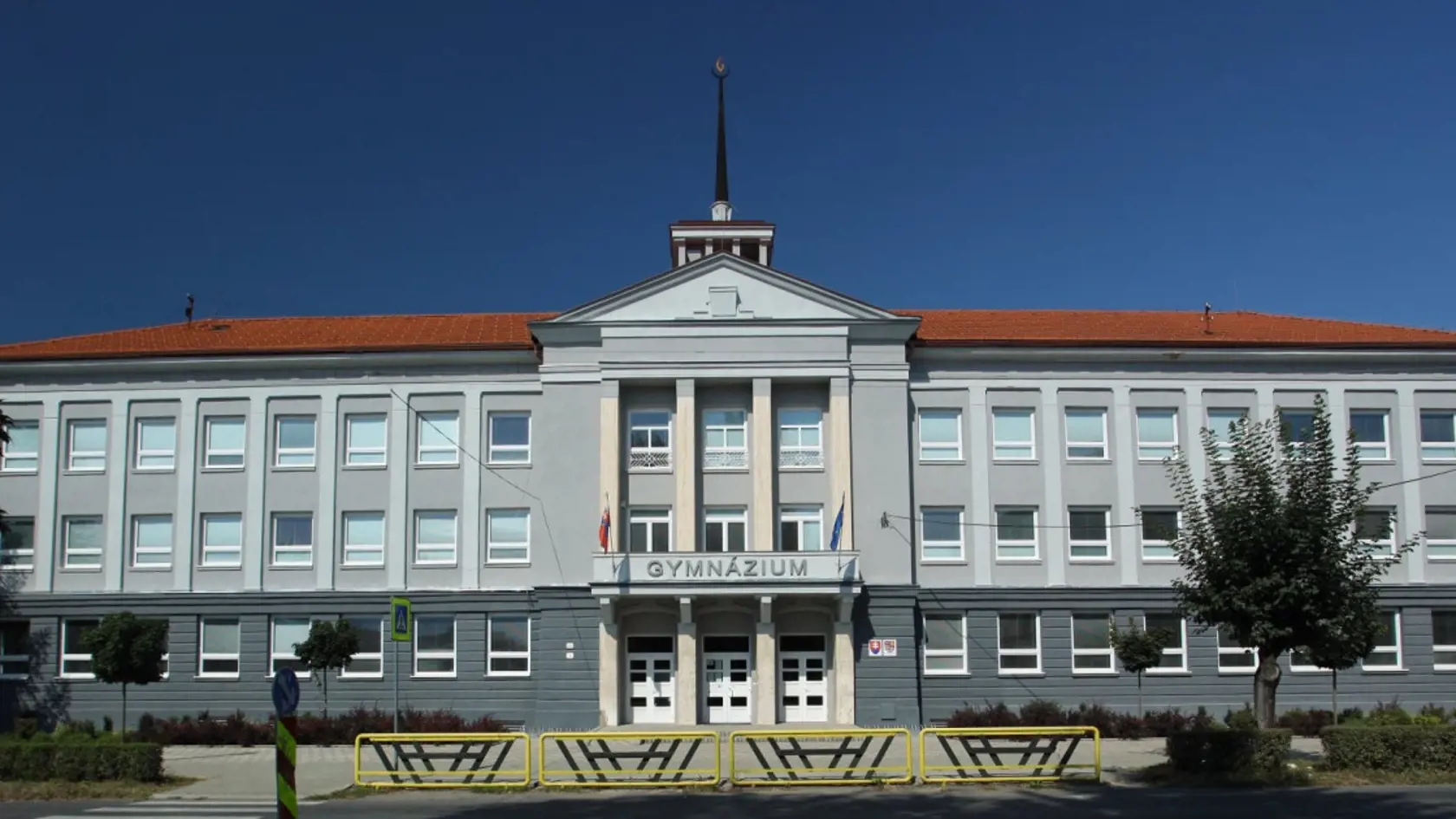 Ivan Korčok debatoval so študentmi na gymnáziu v Snine.