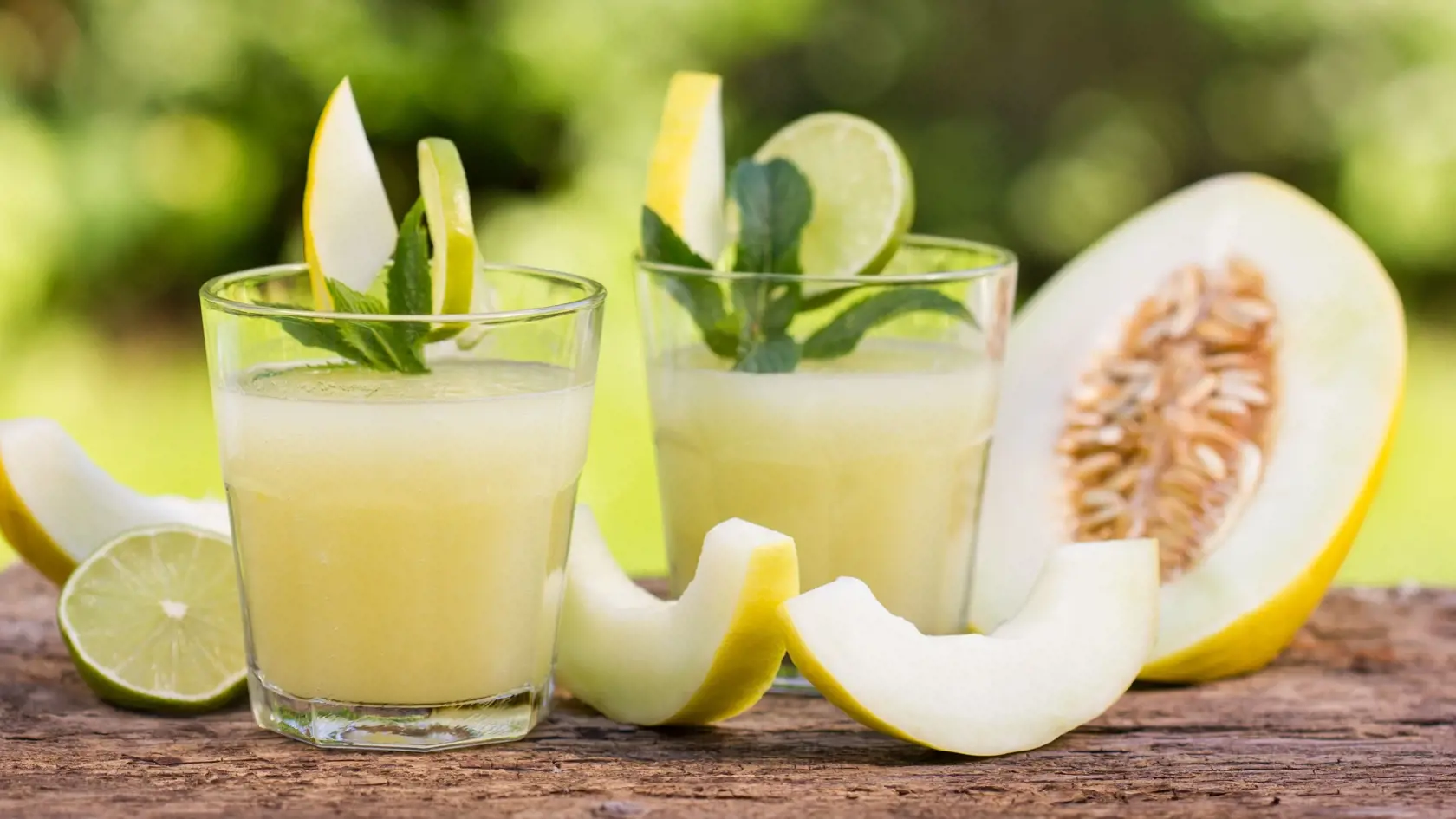 Obsahuje 64 kalórií na jednu porciu a väčšina z týchto kalórií pochádza zo 14 gramov prírodného cukru, ktoré ovocie poskytuje. Honeydew obsahuje aj viac ako polovicu odporúčanej dennej hodnoty vitamínu C, ako aj medi, ktorá je rozhodujúca pre zdravú pleť.