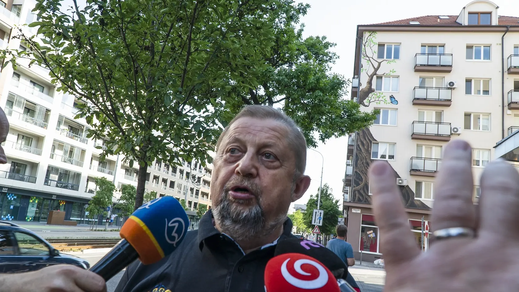 Obvinený Štefan Harabin sa vyjadruje po výsluchu na NAKA.