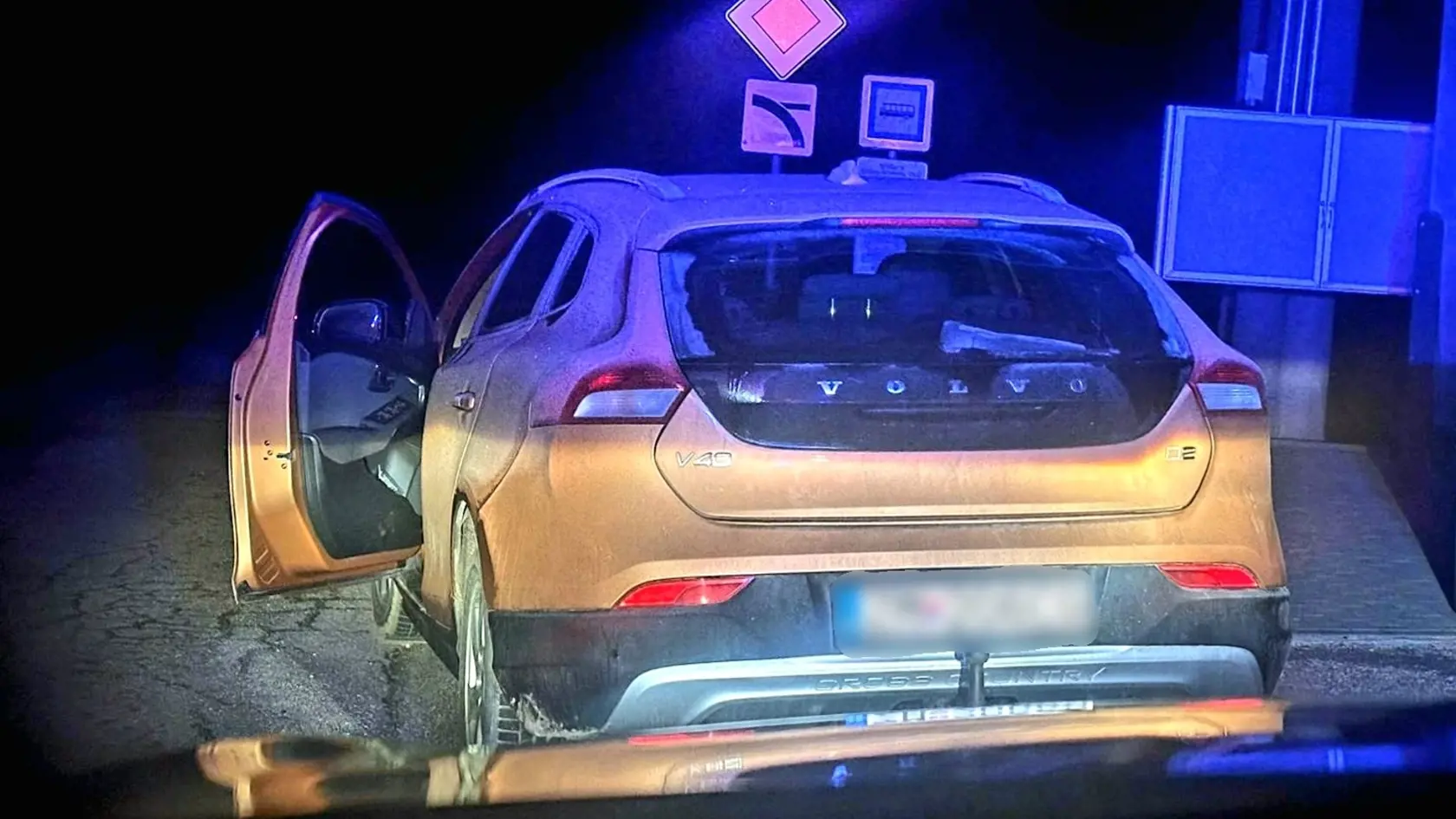Polícia zadržala v Nitre opitého vodiča, jazdil zo strany na stranu cez celú vozovku.