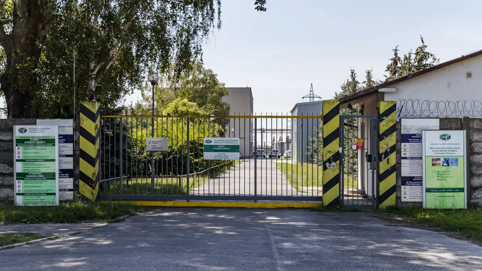Pri výbuchu elektrorozvodne v Podunajských Biskupiciach sa zranili dvaja muži.