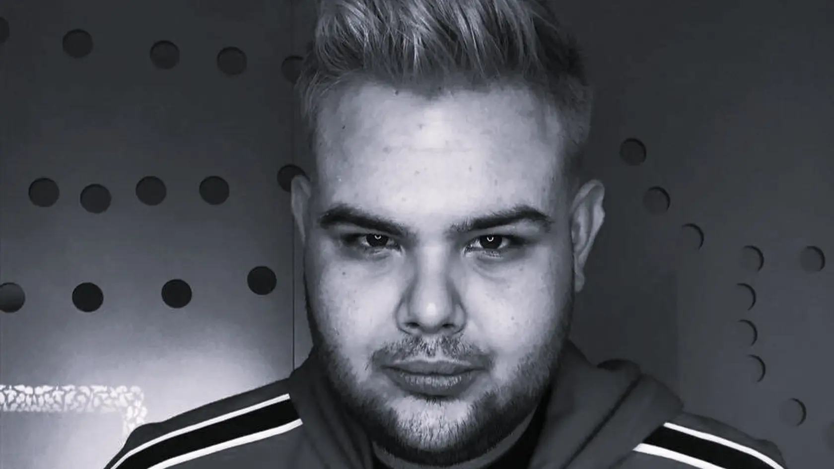 Nečakane zomrel mladý kaderník Jakub Zábranský.