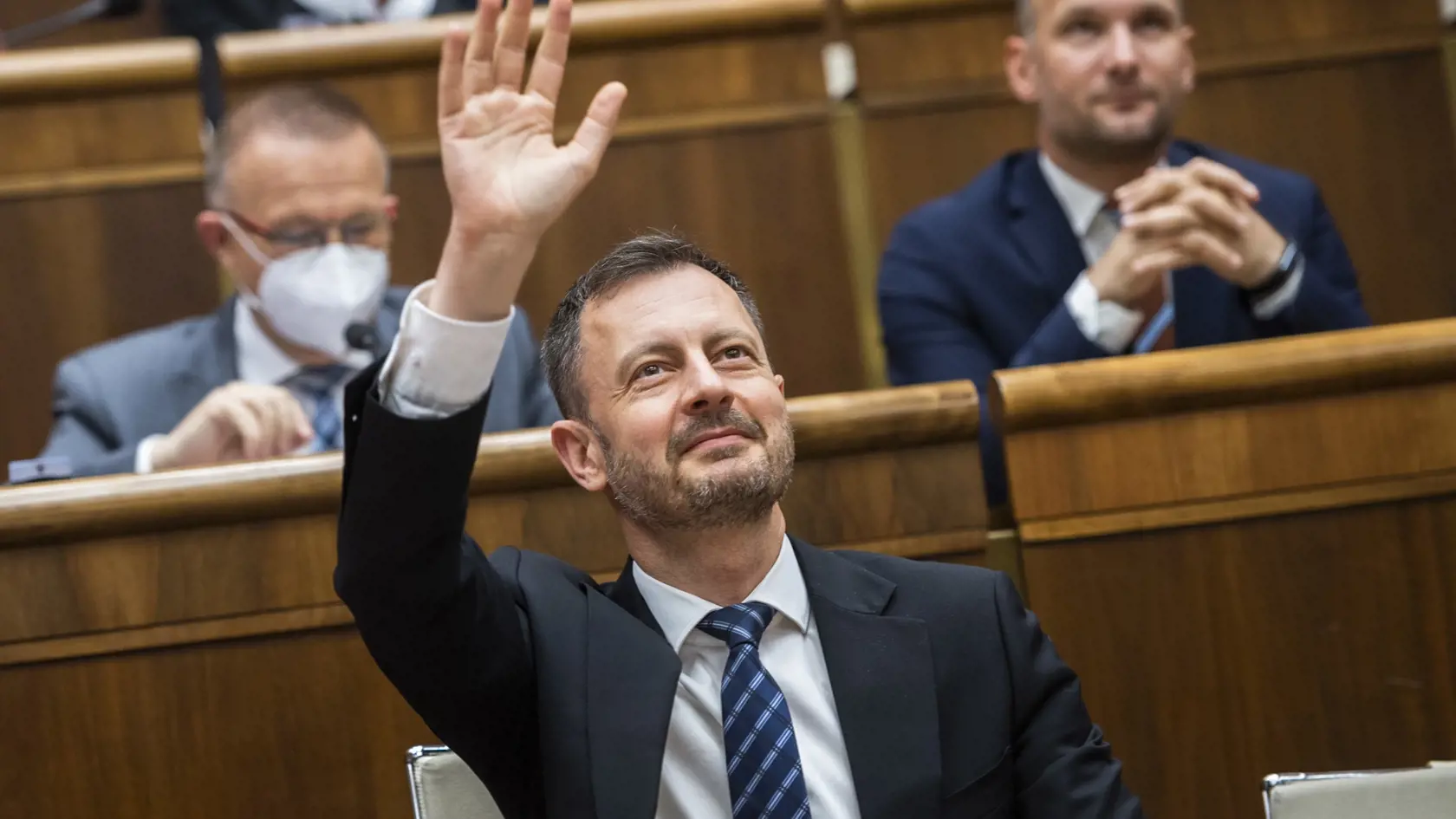 Na snímke predseda vlády SR Eduard Heger (OĽaNO) počas 67. schôdze Národnej rady SR o návrhu na odvolanie ministra hospodárstva Richarda Sulíka (SaS) z funkcie v Bratislave 16. júna 2022. FOTO TASR - Jaroslav Novák