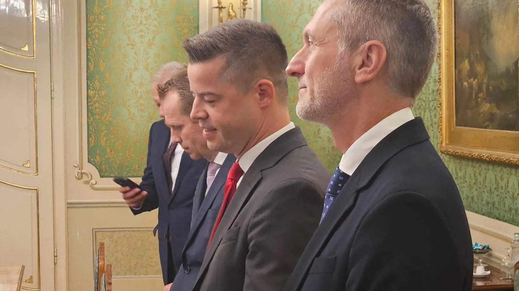 Premiér Robert Fico počas stretnutia so zástupcami obchodných reťazcov na Úrade vlády.