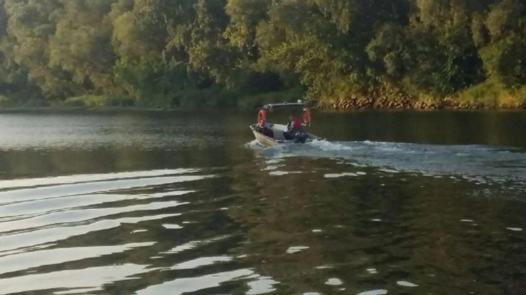 Vážne chorého Robka (†6) hľadali hasiči na člne aj na rieke Váh a na jej brehoch.