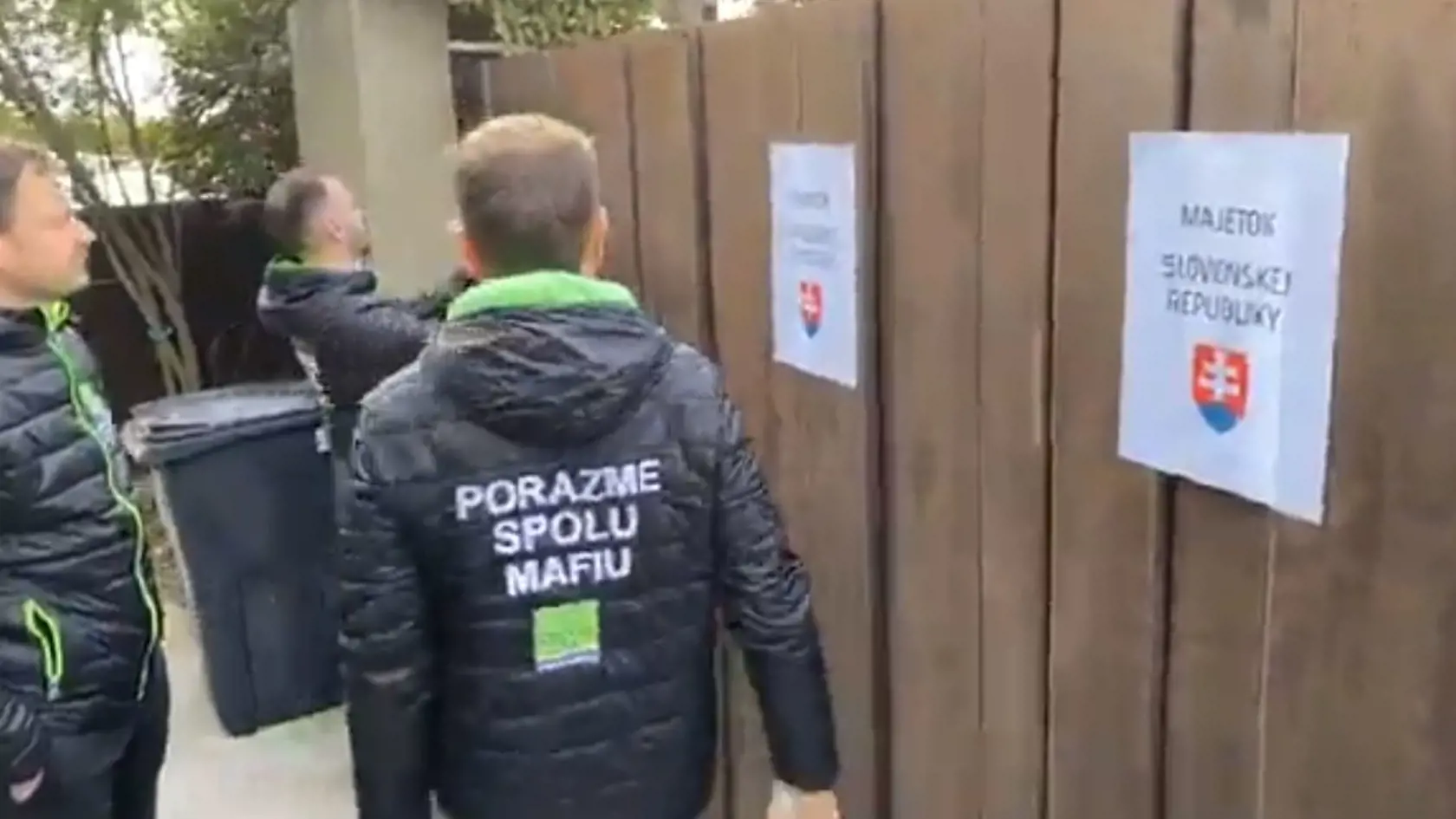 Igor Matovič pred vilou Jána Počiatka v Canes (Francúzsko)