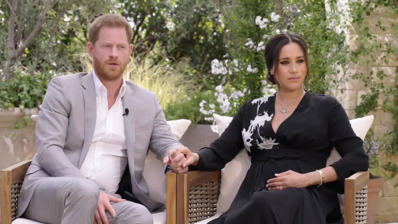 Meghan u Oprah tvrdila, že jej zobrali pas, vodičák aj kľúče. Takto sa pritom tvárila. Ako sa ukázalo, s pasom cestovala na dovolenky.