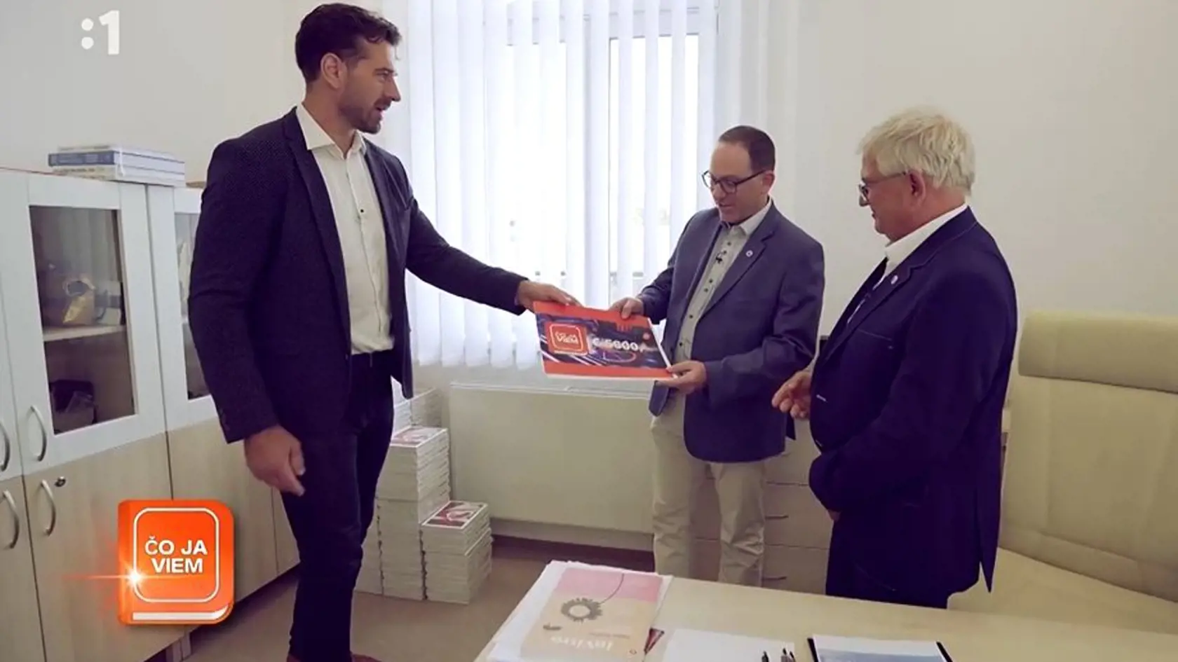 Boris Valábik vyhral s súťažno zábavnej šou Čo ja viem 5600 eur. Venoval ich Univerzitnej nemocnici v Martine, kde sa nrodila jeho dcéra.