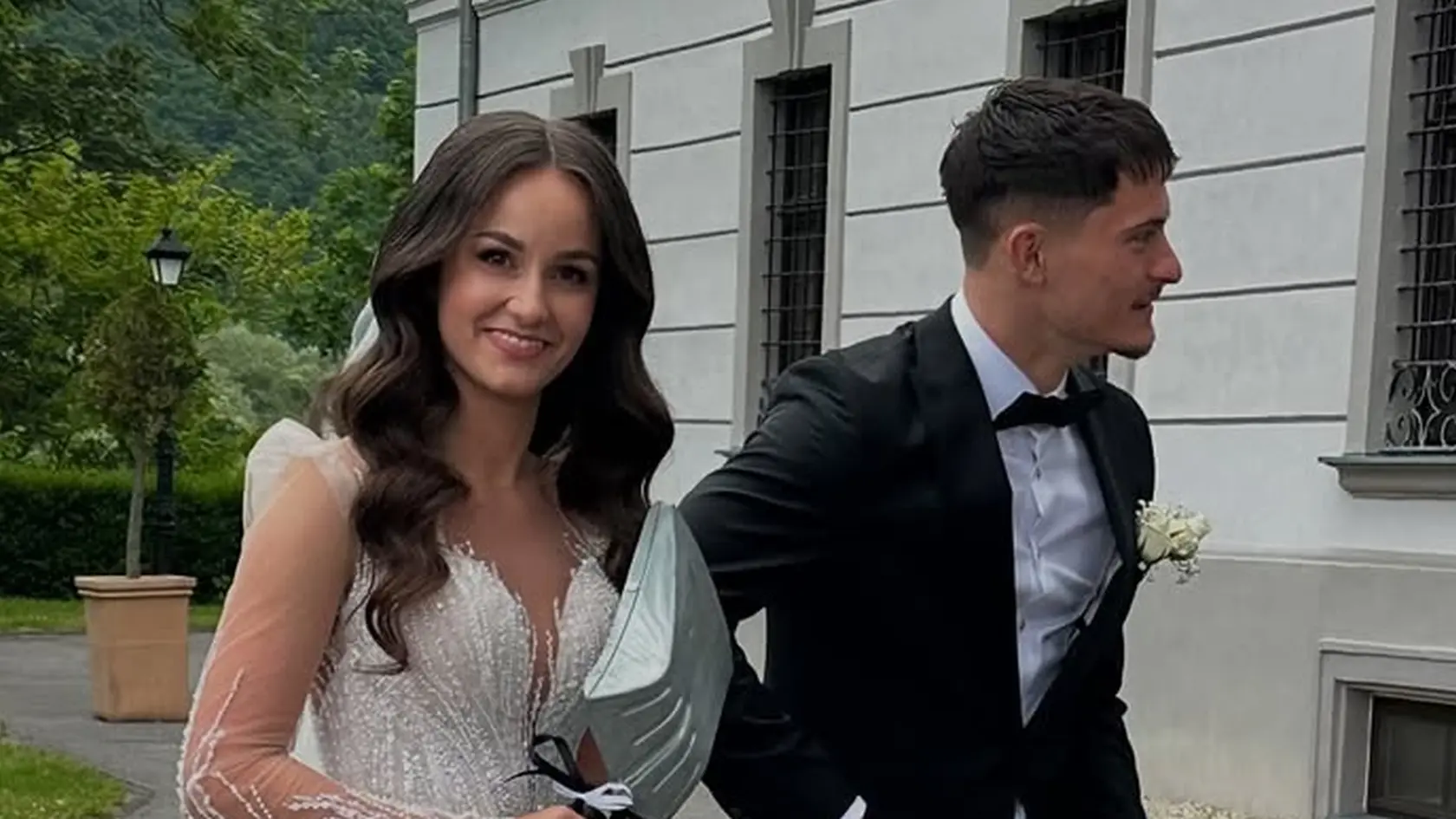 Adrián Kaprálik si zobral manželku Sáru v kaštieli v Považskej Bystrici. 