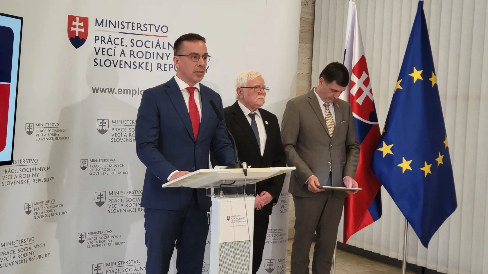 Minister práce Erik Tomáš.