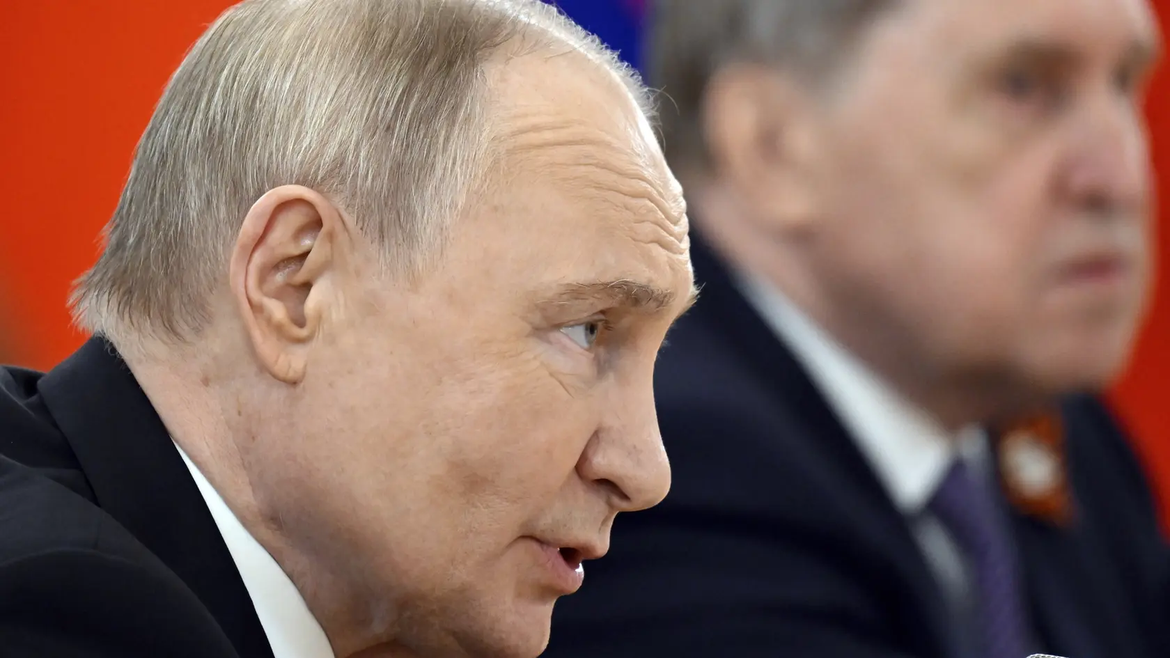 Ruský prezident Vladimir Putin  počas stretnutia s premiérom SR Robertom Ficom (Smer-SD) v Kremli pred vojenskou prehliadkou pri príležitosti osláv Dňa víťazstva nad fašizmom v Moskve 9. mája 2025.