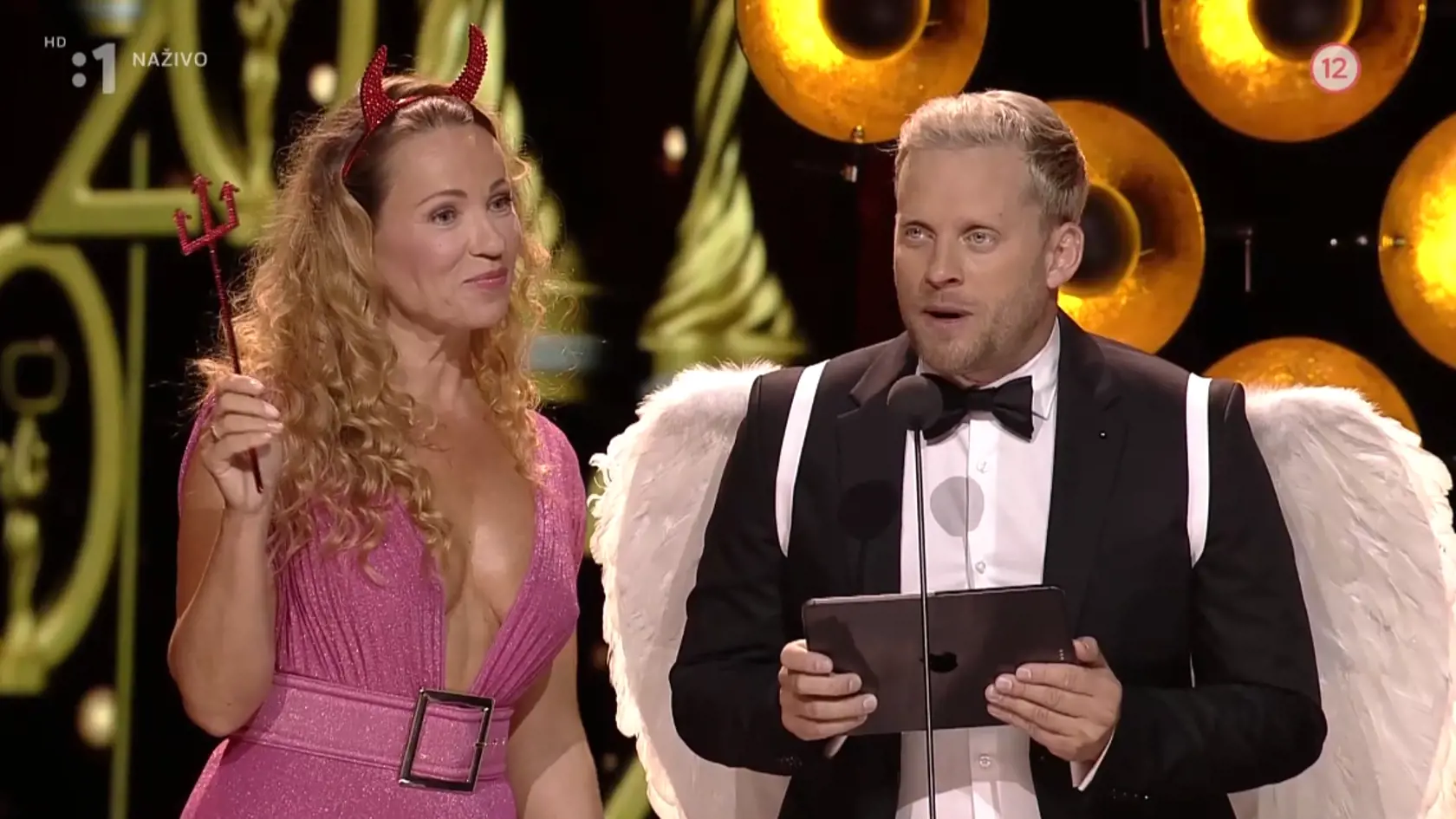 Jakub Prachař čítal prikázania Boha šoubiznisu,Diana Mórová tlmočila ich význam.