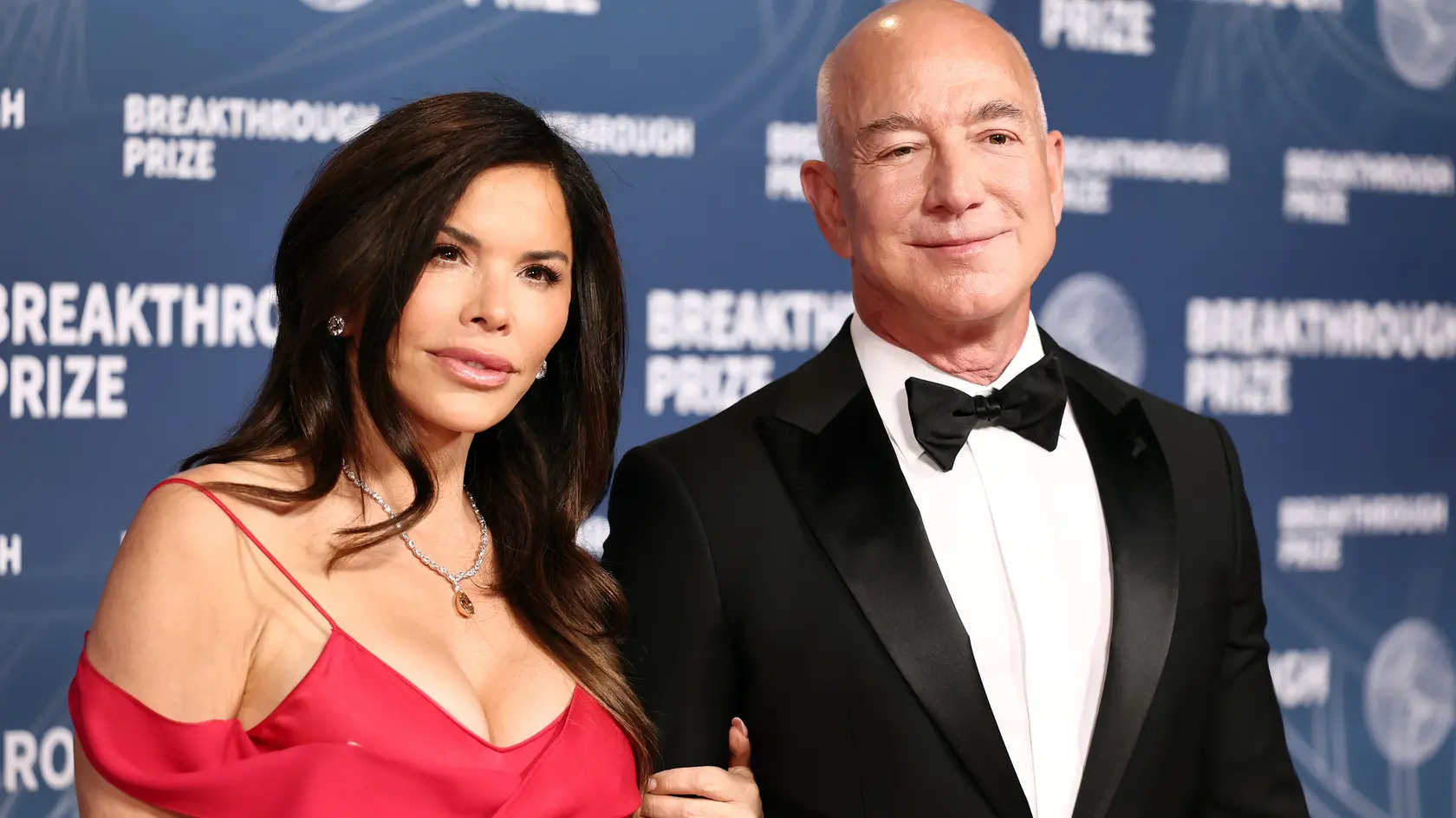 Zakladateľ spoločnosti Amazon Jeff Bezos a bývalá televízna moderátorka Lauren Sánchezová.