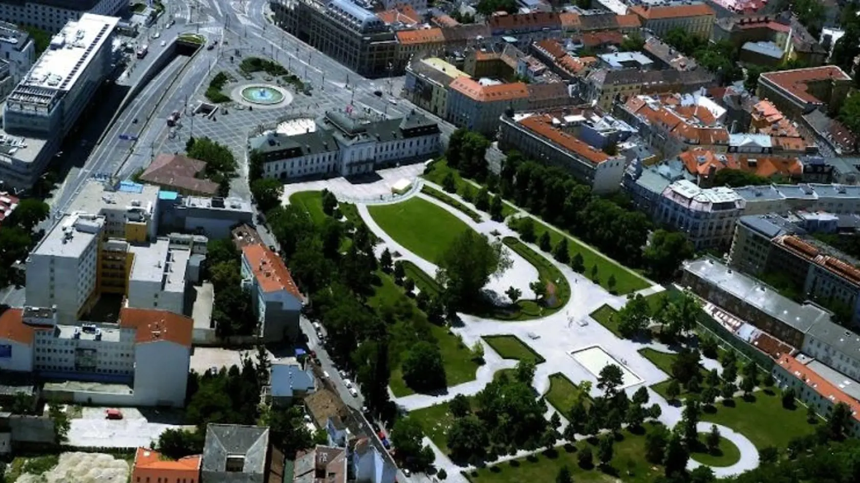 1. Prezidentský palác (Grasalkovičov palác) v Bratislave