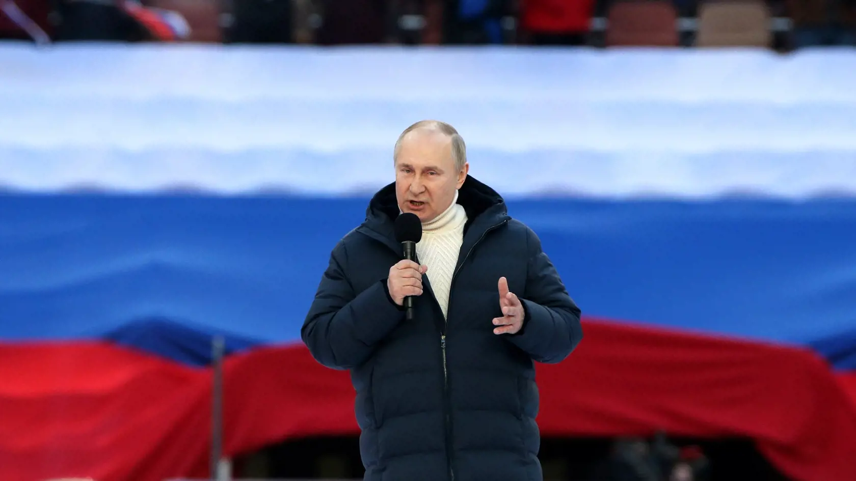V súvislosti s vojnou na susednej Ukrajine Putin v prejave ďalej vyhlásil: "Vieme, čo máme robiť ďalej... definitívne zrealizujeme všetky naše plány."