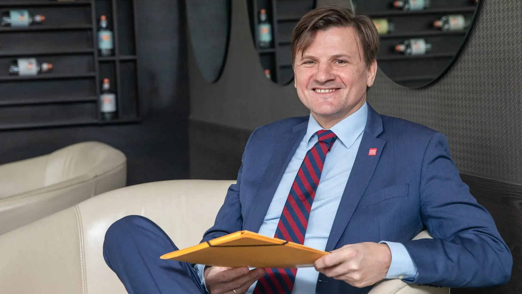Na snímke je tlačová konferencia Vianočná dohoda. Strana Dobrá voľba pod vedením Tomáša Druckera sa dohodla na spojení s Platmorfou umiernených konzervatívcov Alojza Hlinu. Cieľom Vianočnej dohody je vytvoriť stredovú rozumnú politickú alternatívu voči súčasnej chaotickej vláde aj čoraz extrémnejšej parlamentnej opozícii. Na snímke je Alojz Hlina.