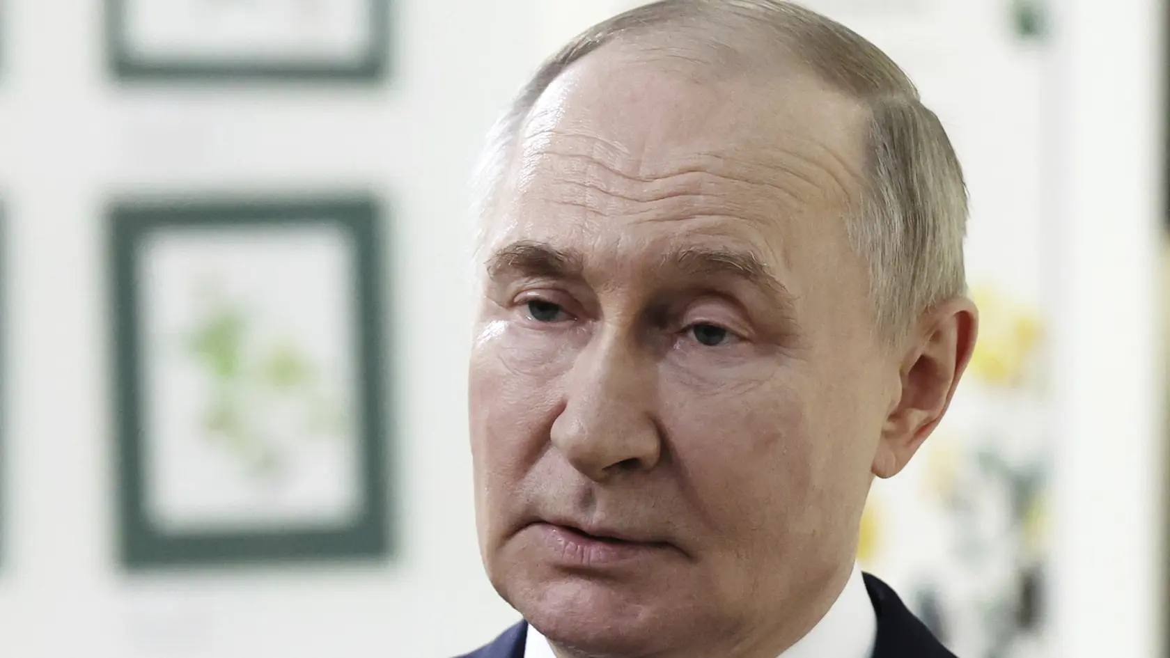 Ruský prezident Vladimir Putin informuje novinárov o telefonáte s americkým prezidentom Donaldom Trumpom na predmestí Soči v pondelok 19. mája 2025.