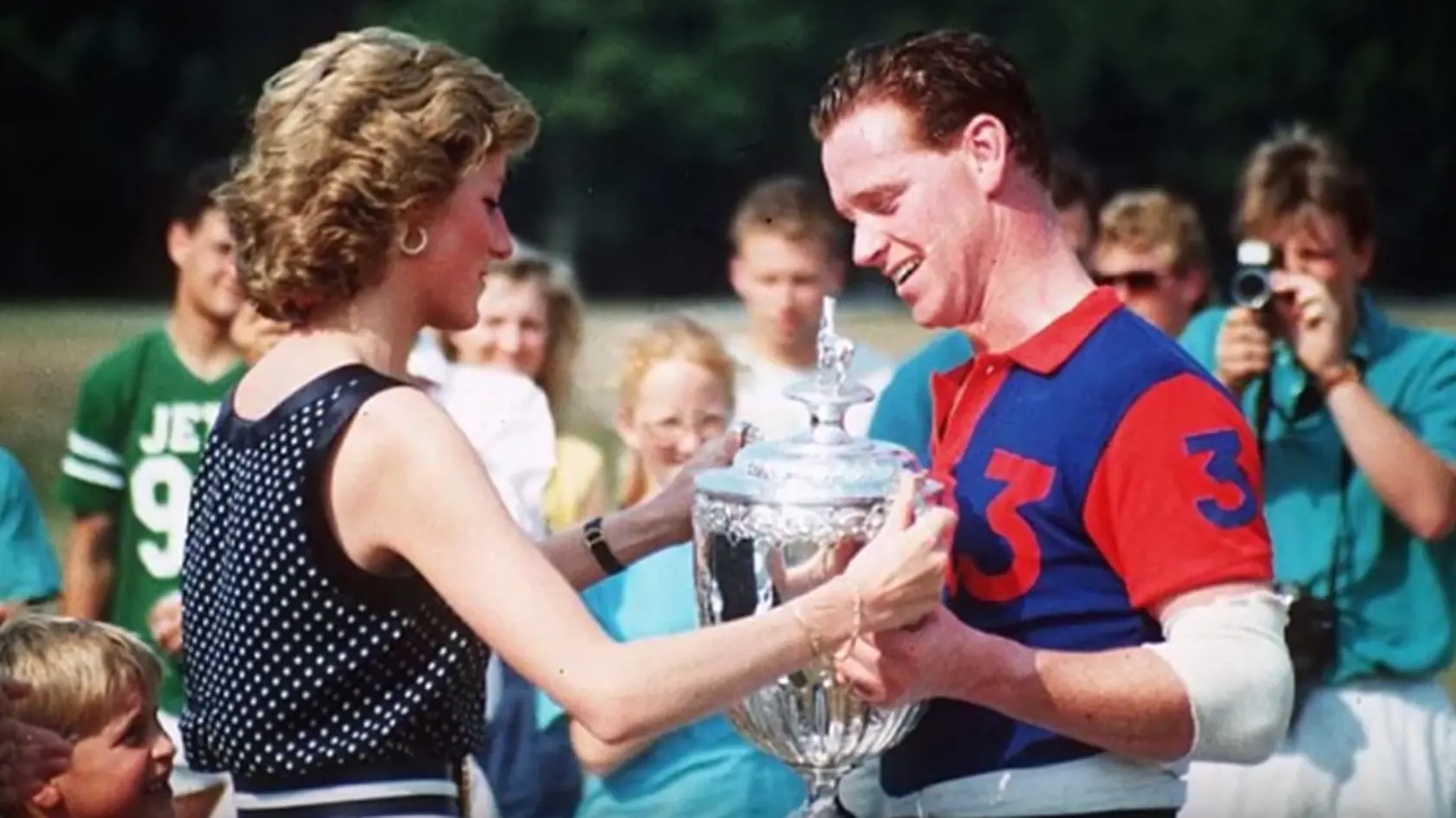 Princezná Diana a učiteľ jazdectva, bývalý hráč póla James Hewitt. Románik trval päť rokov, než ho odhalil bulvár.